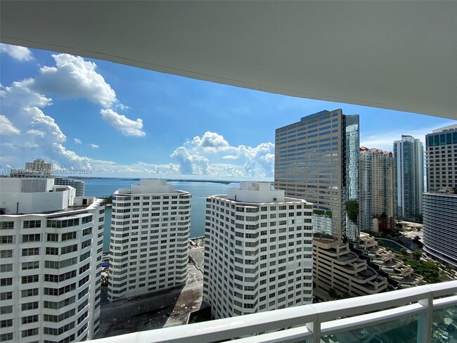 Building Photo - 950 Brickell Bay Dr