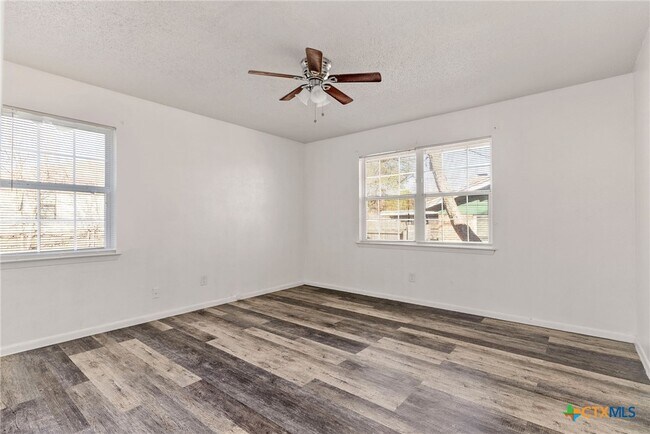 Building Photo - 1203 Hughes Ave