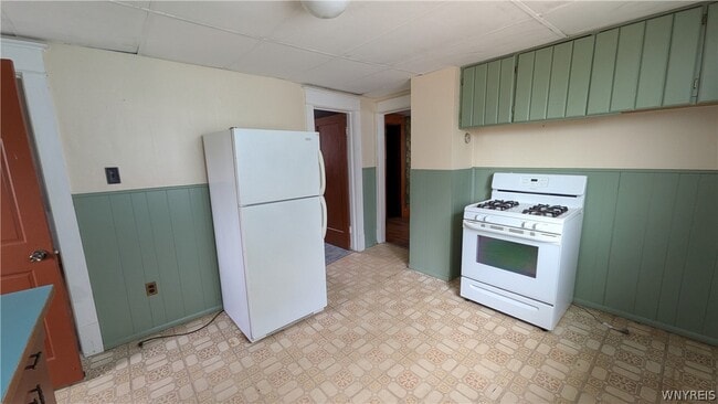 Building Photo - 96 Fredro St