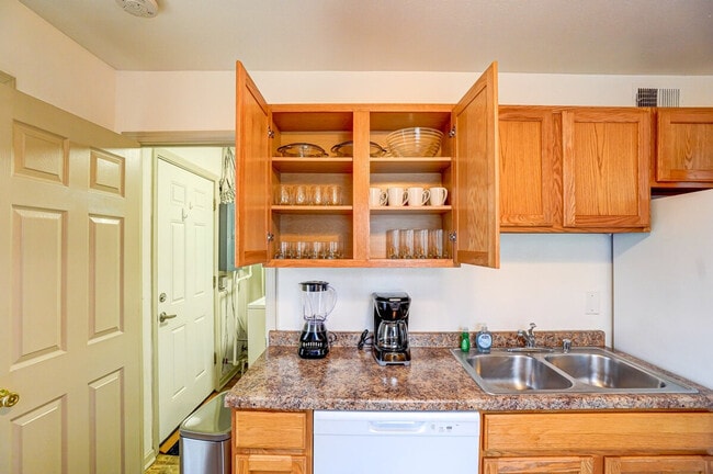 Building Photo - 5123 University Ave