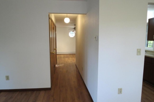 Building Photo - 722 Highland