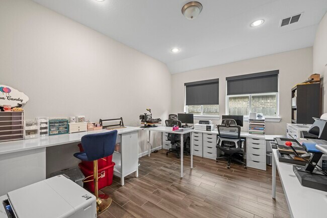 Building Photo - 6811 Andorra Cove Cir