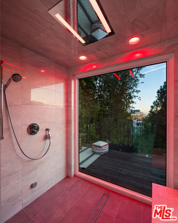 Building Photo - 2001 Sunset Plaza Dr