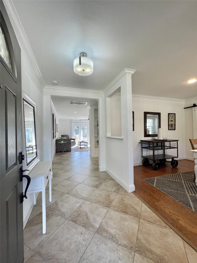 Building Photo - 5711 Belrose Dr