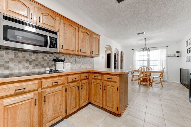 Building Photo - 303 Manning Dr