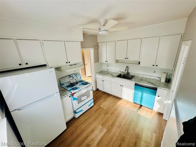 Building Photo - 23084 Berdeno Ave