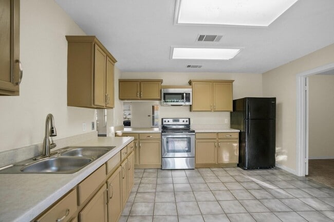 Building Photo - 12907 Heyerdahl Dr