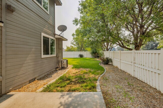 Building Photo - 3 Bedroom Kuna home with Fenced back yard - Pets Welcome!!