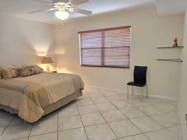 Building Photo - 3403 Bimini Ln