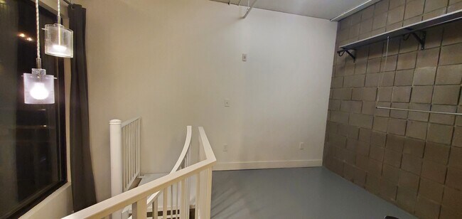 Building Photo - 360 W Broadway