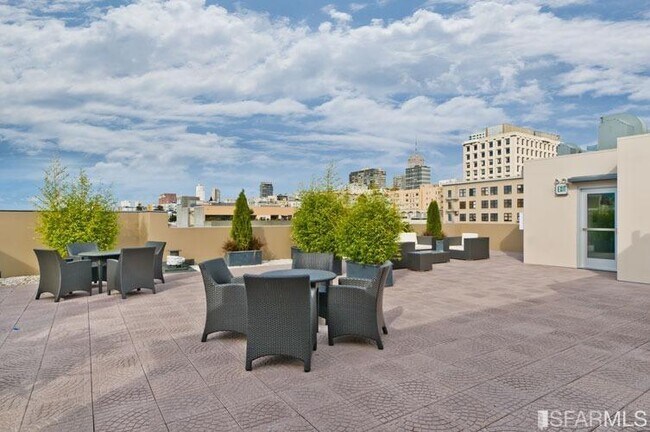 Building Photo - 1299 Bush St