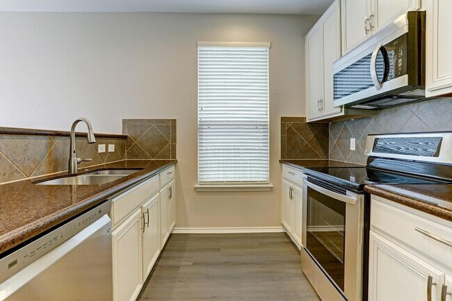 Building Photo - 11108 Helms Deep Dr