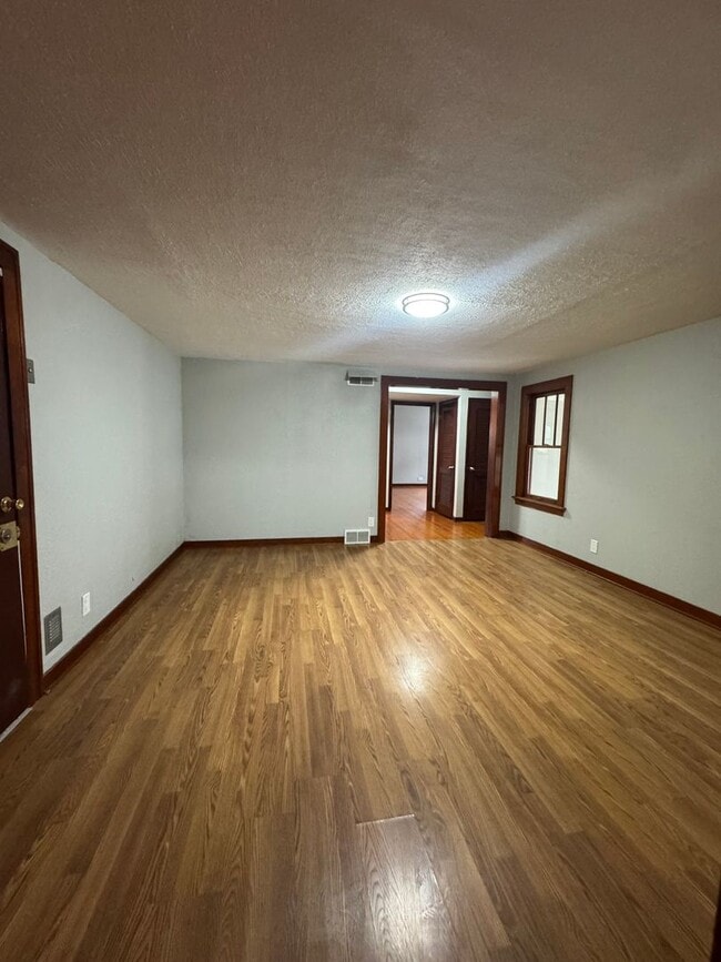 Building Photo - Beautiful 3-bedroom house for Rent AVAILAB...