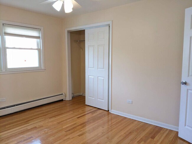 Building Photo - 16W631 56th St