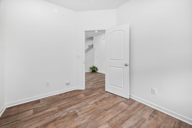 Building Photo - Spacious 4-Bedroom Rental in Desirable Arl...