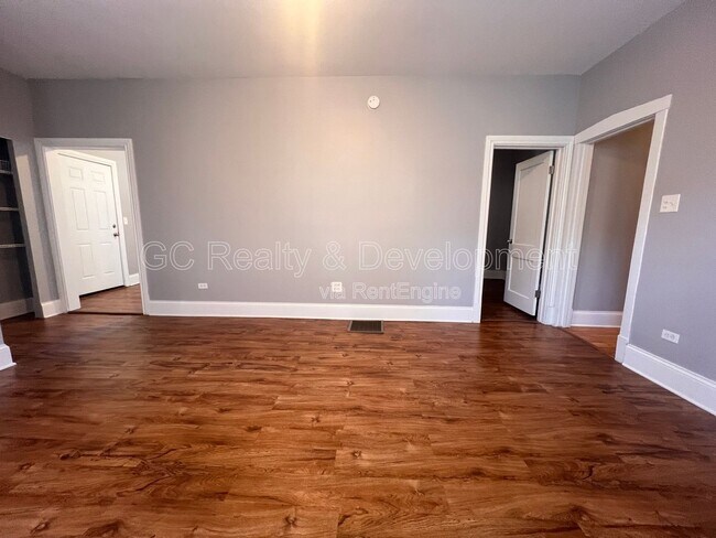 Building Photo - 4820 N Springfield Ave