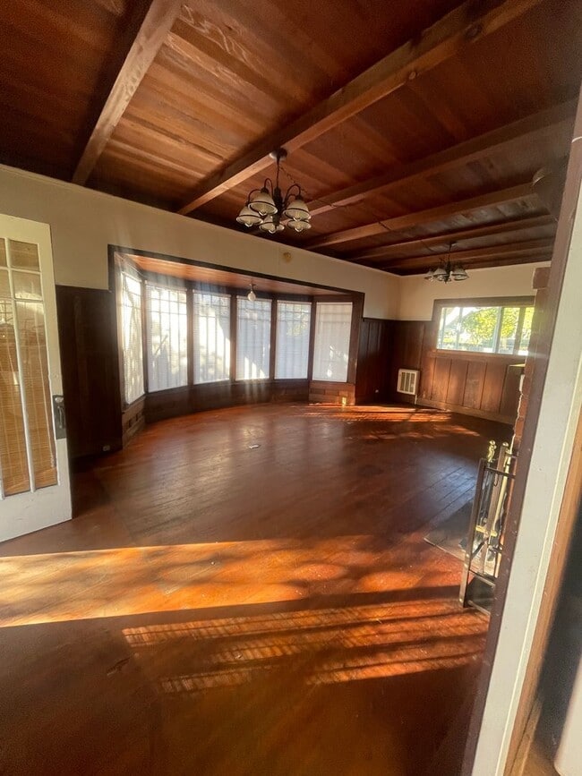 Building Photo - Pacific Grove quaint cottage