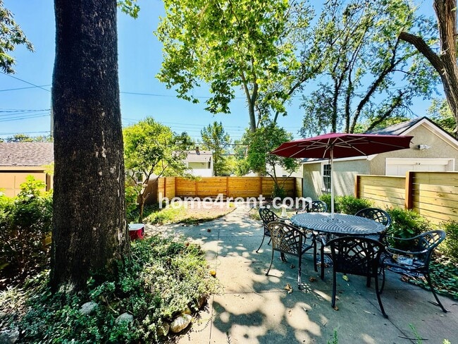 Building Photo - Charming Dutch Colonial in Brookside w/ an Updated Kitchen, Wood Floors, Fenced Yard and a Finish...