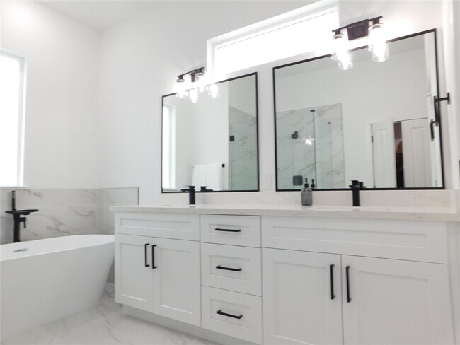 Building Photo - 3460 Bremond St
