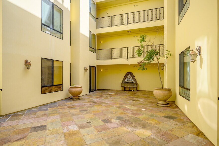 Building Photo - 6938 Laurel Canyon Blvd