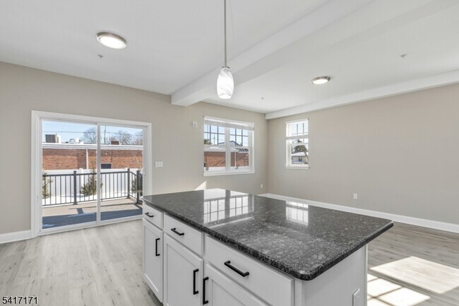 Building Photo - 158 N Auten Ave