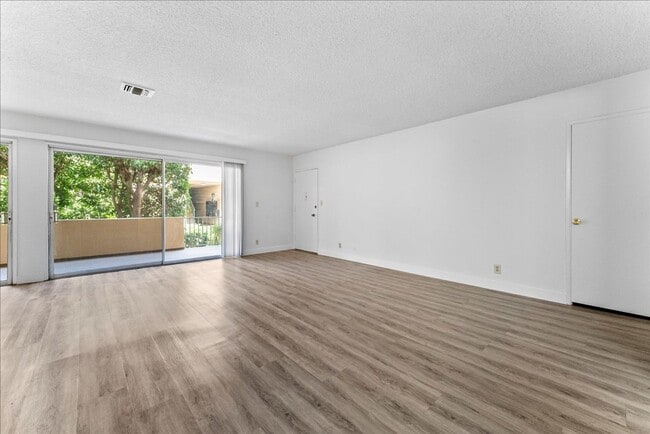 Primary Photo - 17424 Burbank Blvd