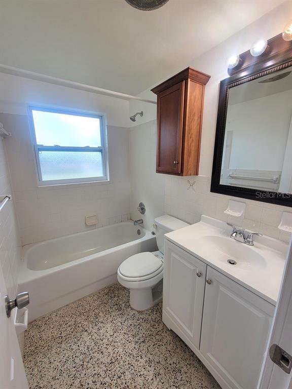 Building Photo - 13637 Maria Dr