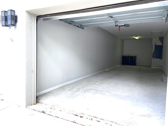 Building Photo - 115 Sunnyside Dr