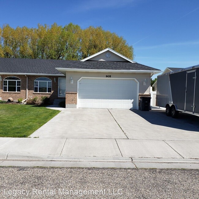 Primary Photo - 4 br, 3 bath House - 905 Clara Court