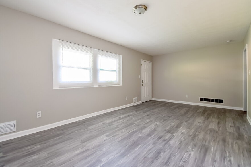 Building Photo - 955 King James Dr