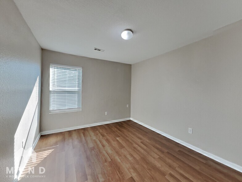 Building Photo - 206 Palm St