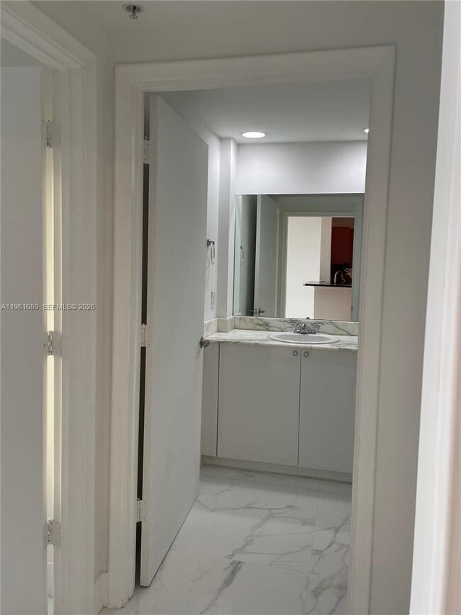 Building Photo - 2775 NE 187th St