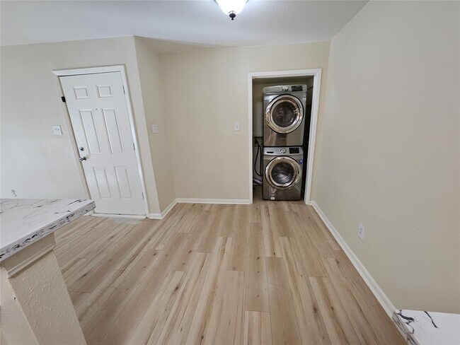Building Photo - 12955 Woodforest Blvd