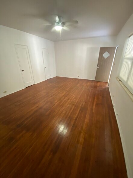 Studio living and bedroom - 8910 Collins Ave