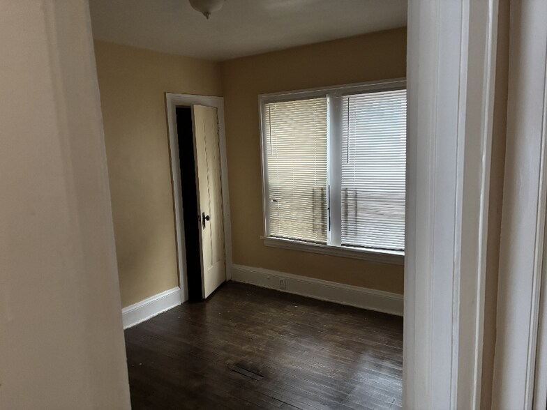 Building Photo - 476 E 148th St