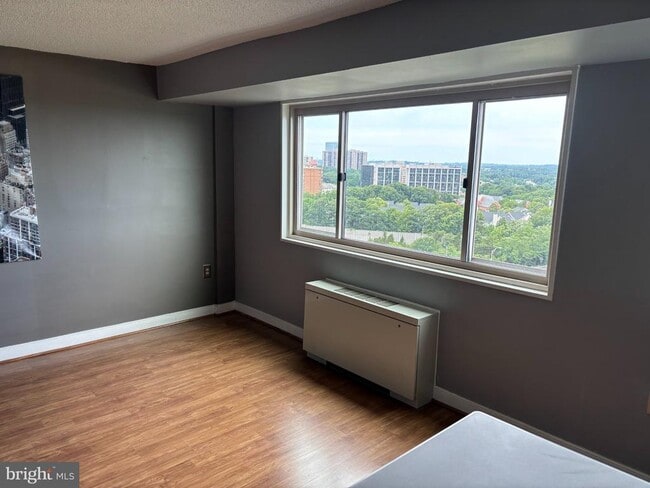Building Photo - 2500 N Van Dorn St