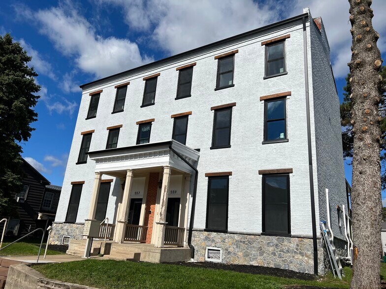 Building Photo - 557 Union St