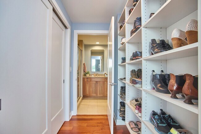 Building Photo - Effortless Downtown Living in the Heart of...