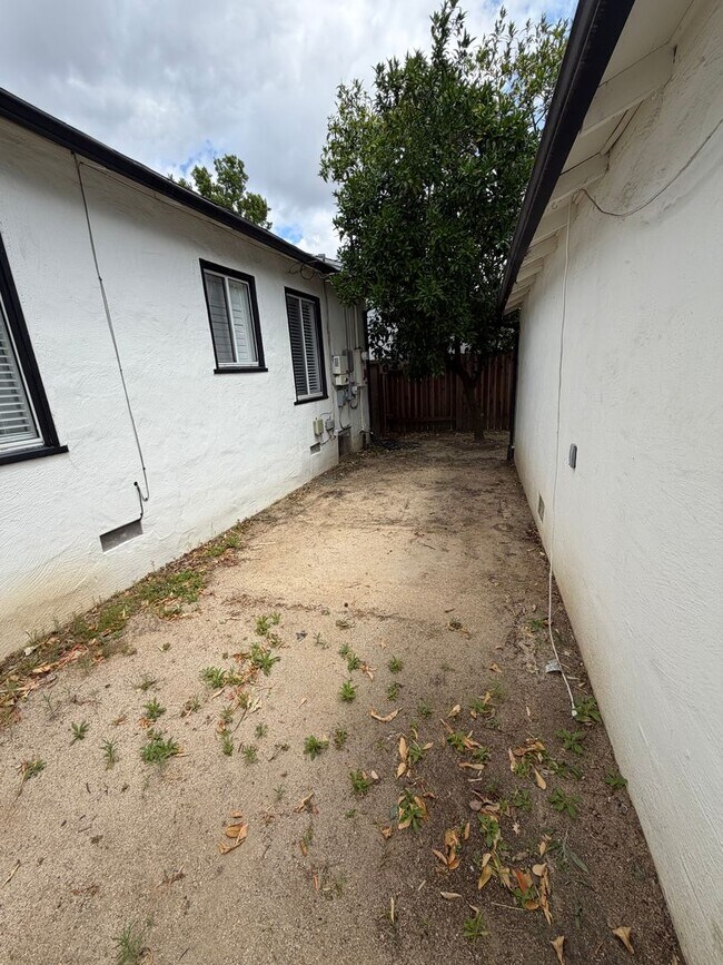 Building Photo - 3 Bedroom | 1.5 Bathroom | Single-Family Home