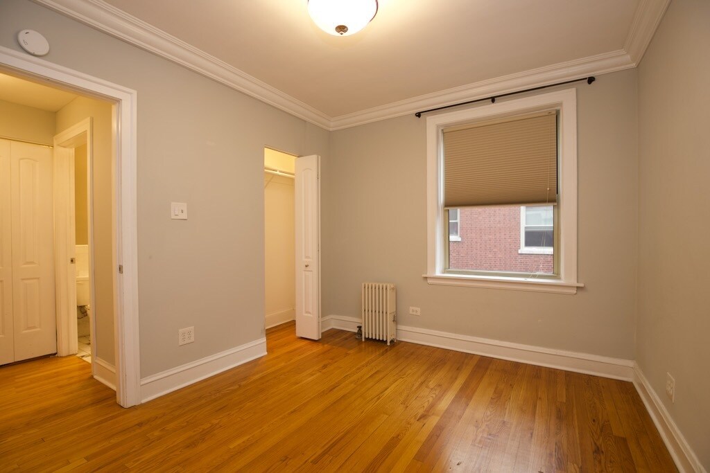 Building Photo - 450 W Surf St