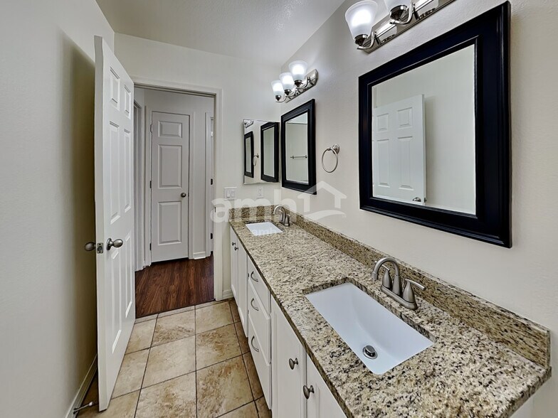 Building Photo - 115 W Camino Rancho Vecino
