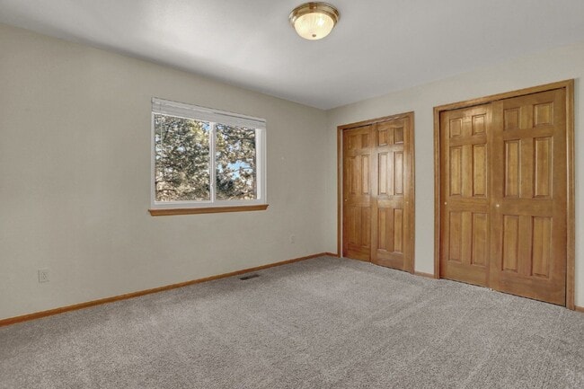 Building Photo - 110 Balmoral Way