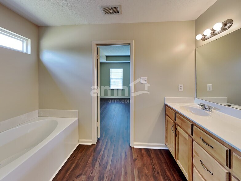 Building Photo - 7343 Hampton Valley Cv