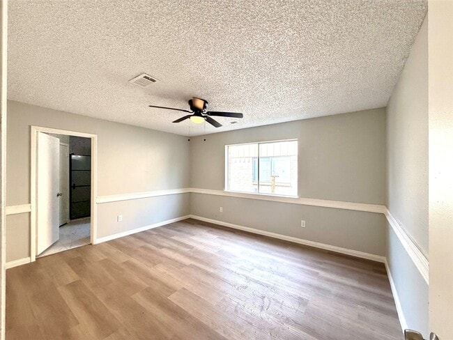 Building Photo - 12071 Plumbrook Dr