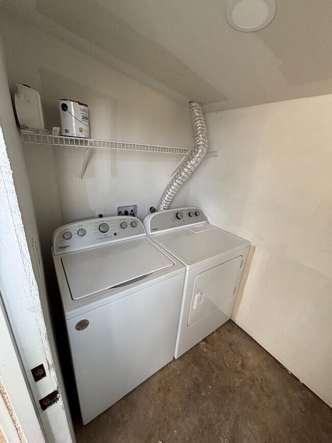 Building Photo - 309 N Allis St