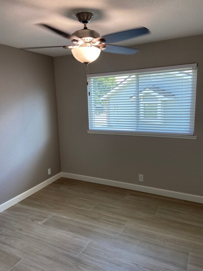 Building Photo - West Roseville - Remodeled 2 Bdrm, 1 Bath