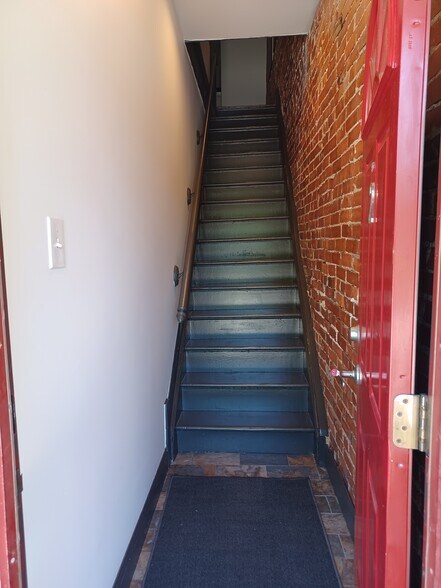 Building Photo - 4214 Chouteau Ave