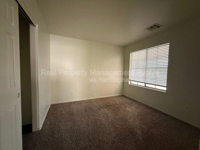 Building Photo - 1225 W Shumway Farm Rd