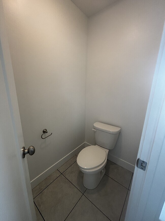 Building Photo - 1373 E Bell Buoy Way