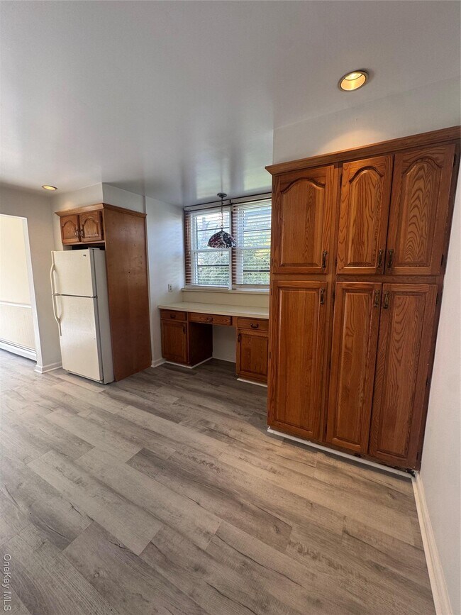 Building Photo - 138 Mayflower Ave